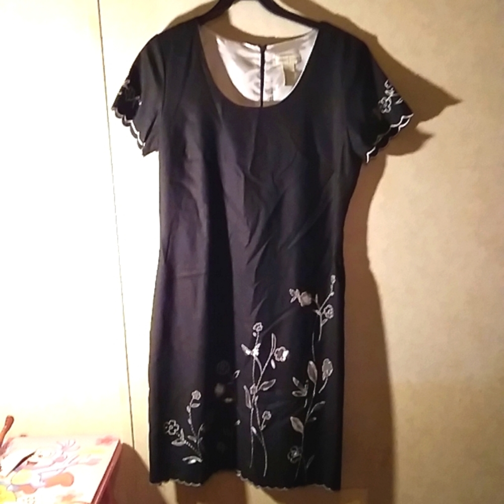 Studio/Ease. Size 10. Black